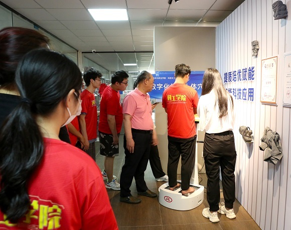 2023年科技活动周系列活动之数字化探秘人体穴位