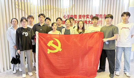 党纪学习教育∣科技与工程学院师生参观晋江七匹狼党建文化馆