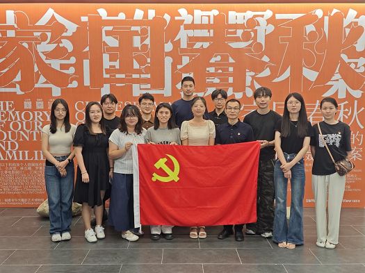 党日活动┃科技与工程学院和摄影与电影技术学院党支部党支部组织参观《家国春秋》摄影展