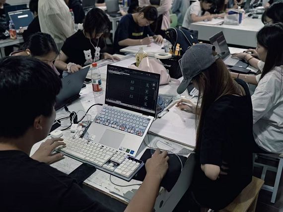 科技与工程学院职教周系列活动之建筑装饰技能展示“匠心饰界，筑梦未来”