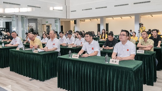 校企共建“服饰品碳足迹研究院”揭牌成立