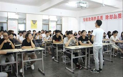 我院团总支组织召开学生干部培训讲座
