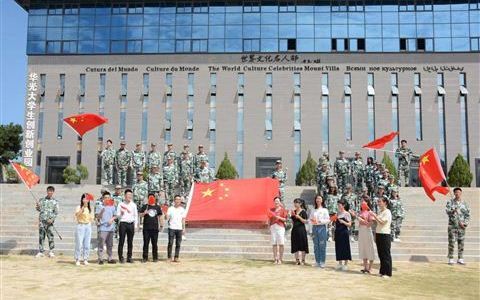 艺术设计与建筑学院开展庆祝新中国成立70周年快闪活动