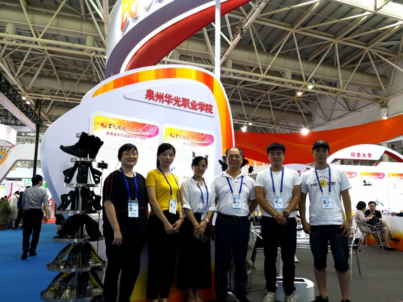 6·18高校科技成果展 我院亮相专利产品介绍二