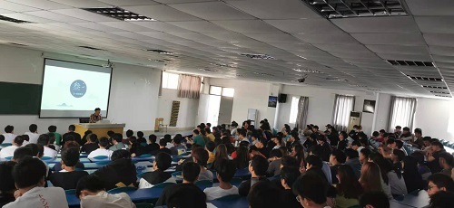 “五一”假期安全教育主题班会