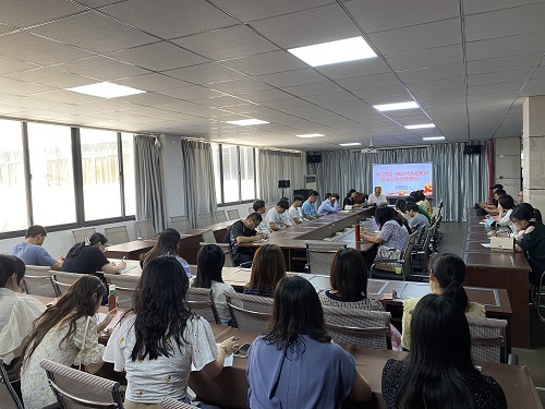 学习贯彻《新时代高校教师职业行为十项准则》