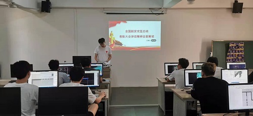 艺术与科技学院组织学习“全国两会和全国脱贫攻坚总结表彰大会精神”