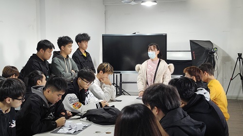 科技与工程学院组织学习校歌《华光之歌》主题班会