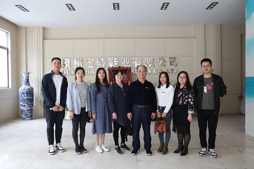 林副校长带领科技与工程学院教师到泉州星维鞋业有限公司关心慰问大三实习生