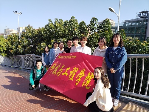 我院开展“学习雷锋好榜样” 清扫华光天桥志愿活动
