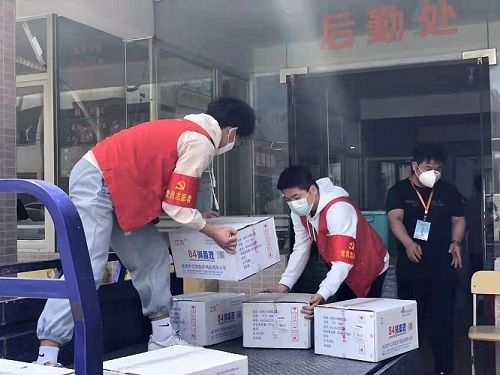 抗击疫情，党员先行