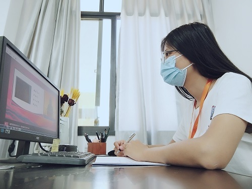 我院组织师生观看“同上一堂疫情防控思政大课”在线直播活动