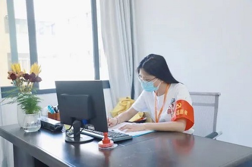 百变“小书记”