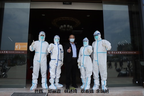 我院教职工参加学校核酸检测志愿服务