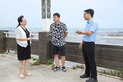 陈雅芳校长赴泉港校友会现场关心指导科技与工程学院毕业生庄俊杰