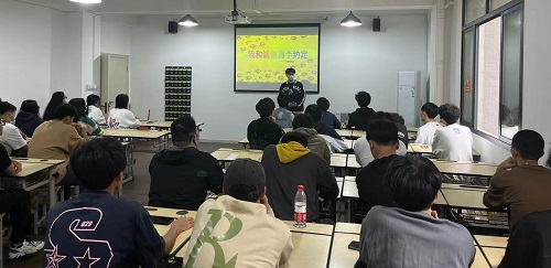 科技与工程学院组织开展“诚信教育”主题班会